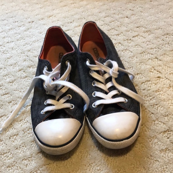 Converses size 6 - Picture 2 of 4